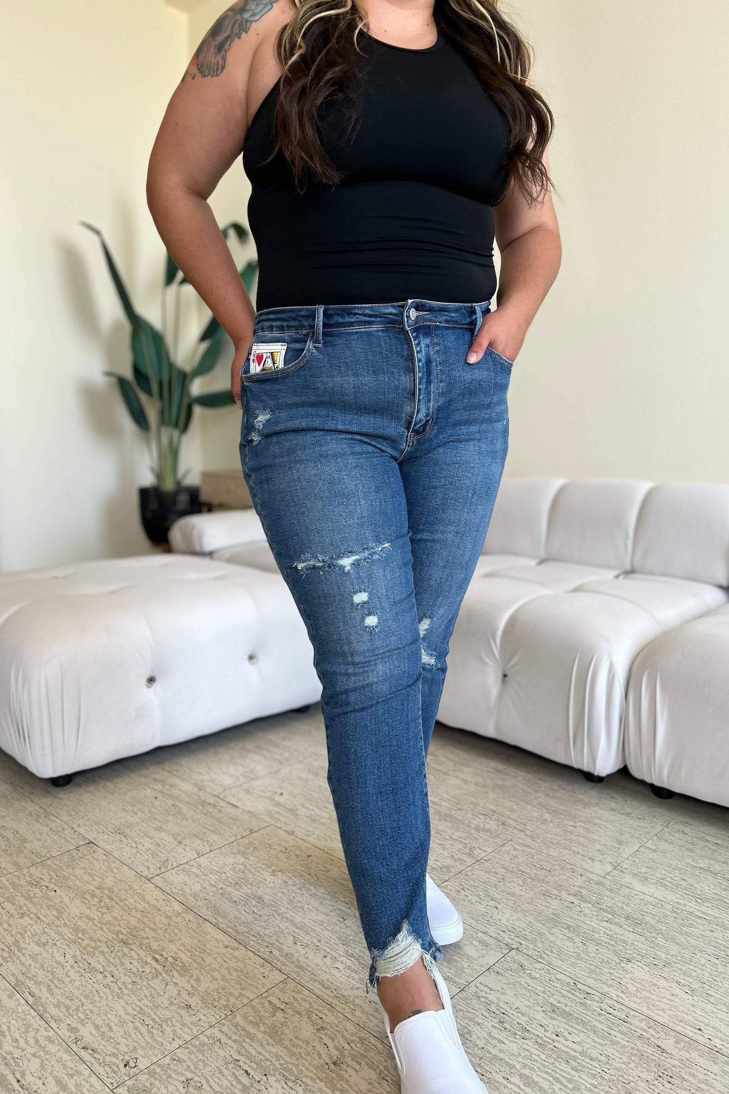 Judy Blue Full Size Queen Of Hearts Coin Pocket BF Jeans - Hatuti