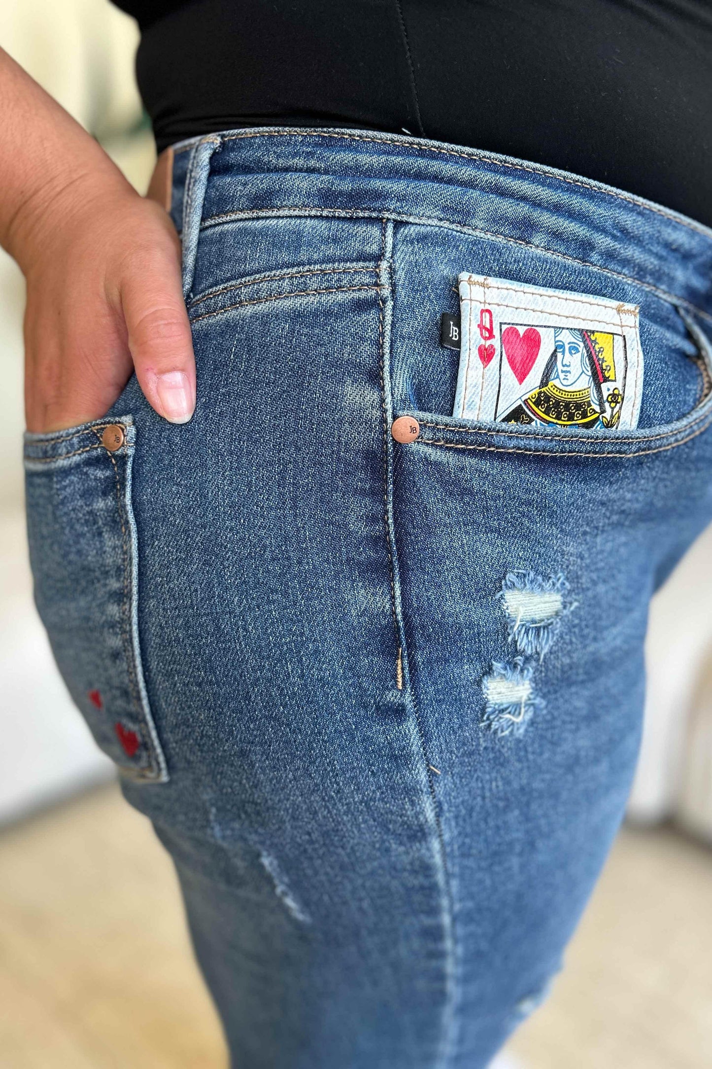 Judy Blue Full Size Queen Of Hearts Coin Pocket BF Jeans - Hatuti