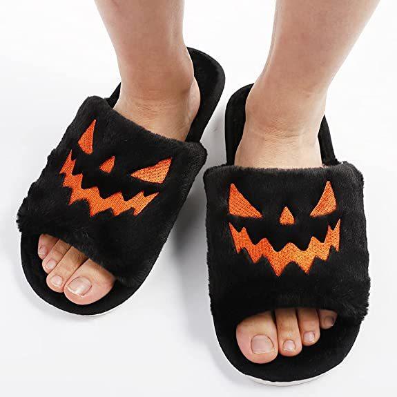 Witchy Delight Plush Slippers - Hatuti